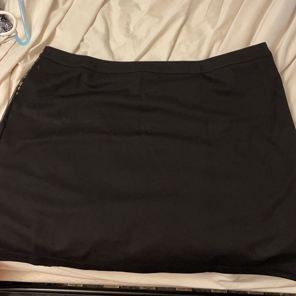 Beautiful mini, no tags, never worn - Picture 2 of 2